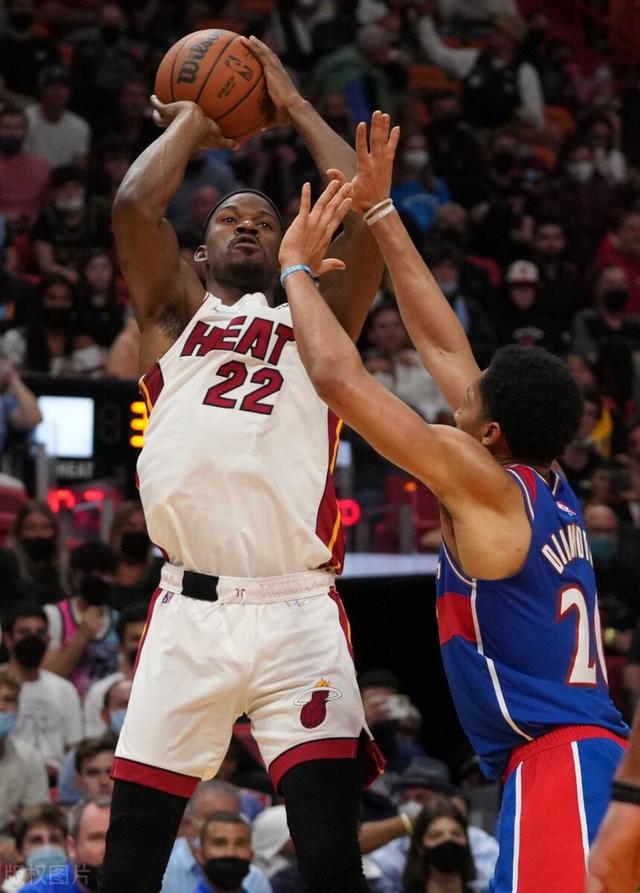 热火险胜北京队，麦科勒姆惊艳四座