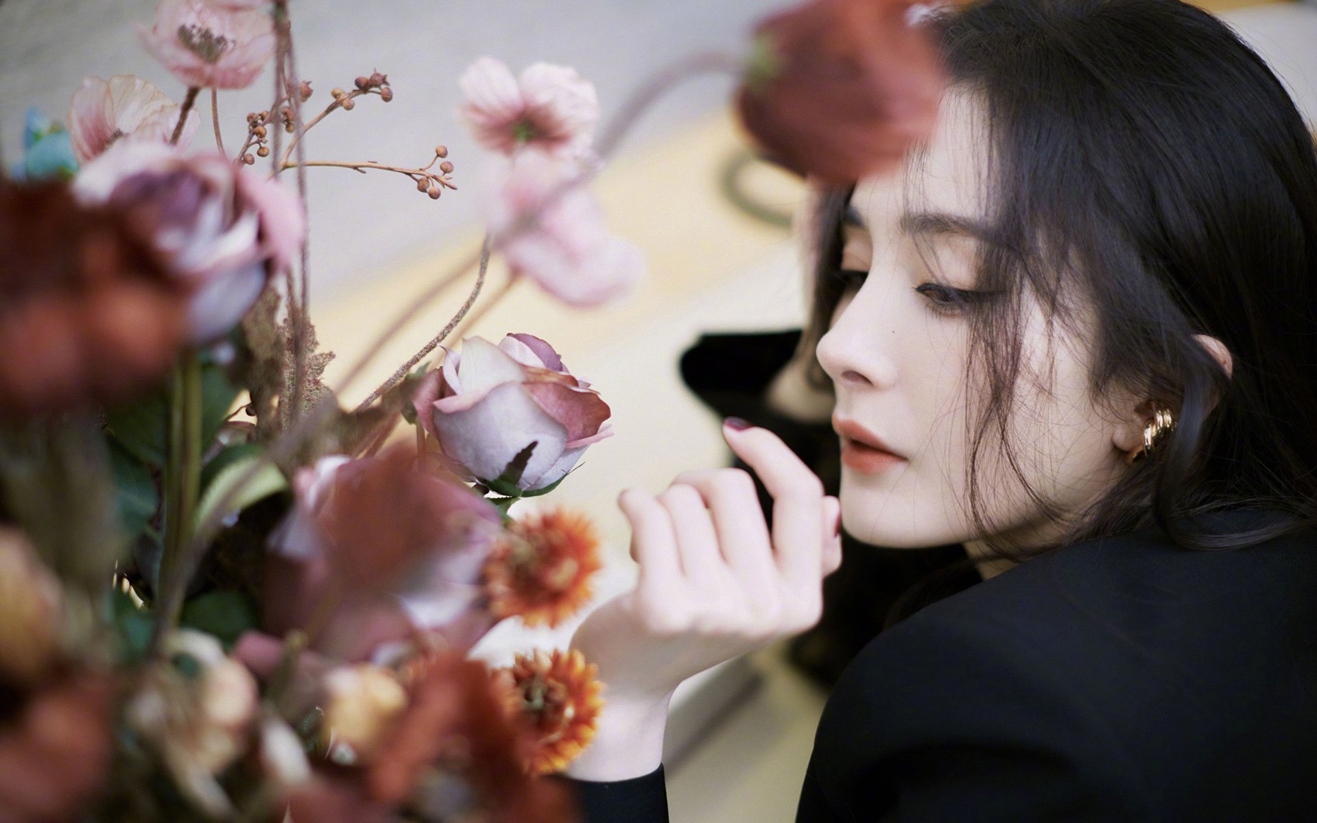 跨界霸主，戈贝尔在F1街道赛接管比赛，太阳轻取步行者创纪录