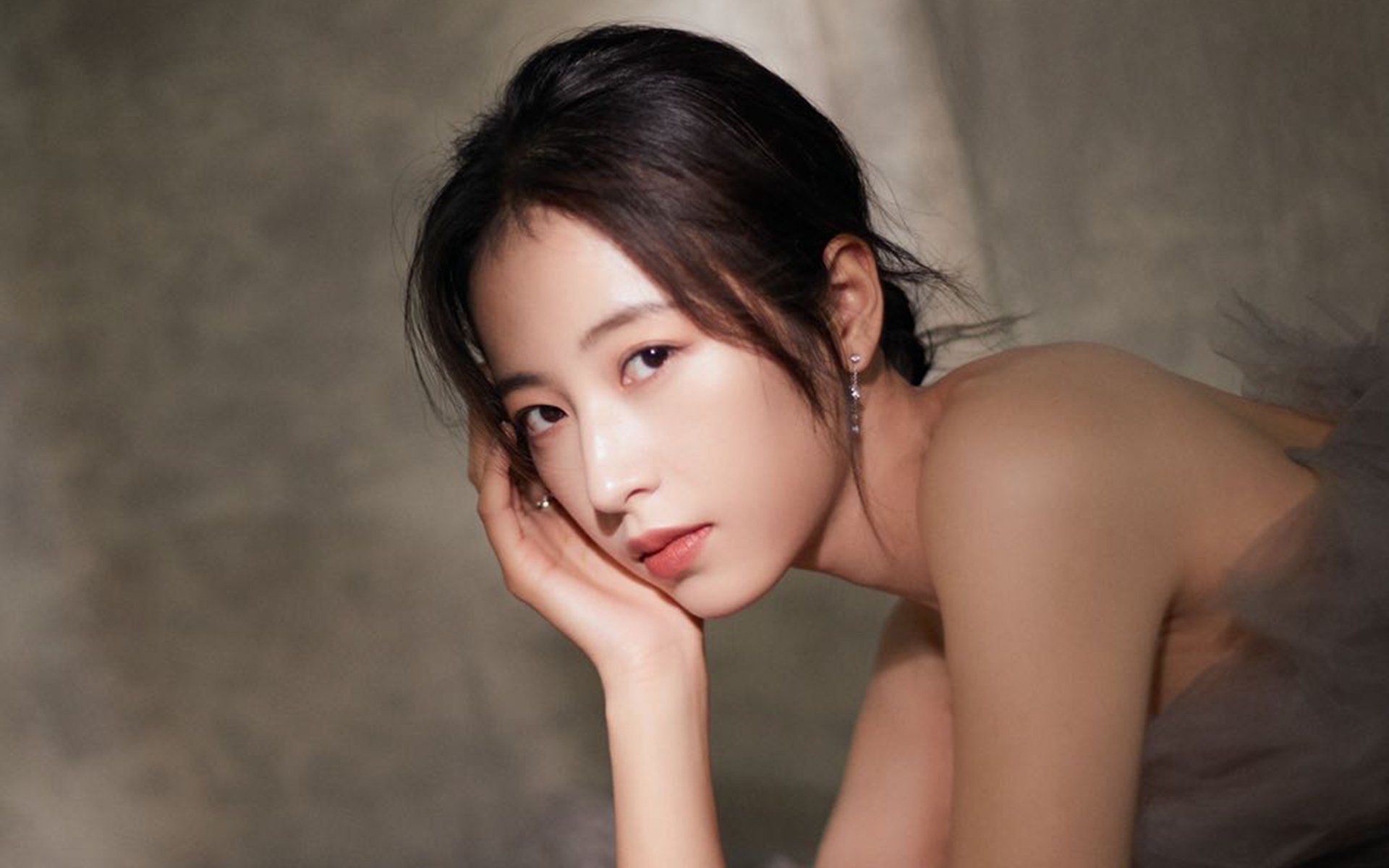 唯一的英雄，当布克推开替补席毛巾，老鹰的命运就此改写